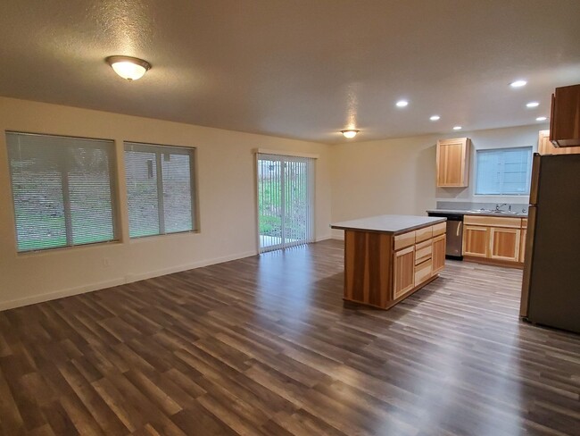 Building Photo - Adorable Newer Home in a Great Location Wi...