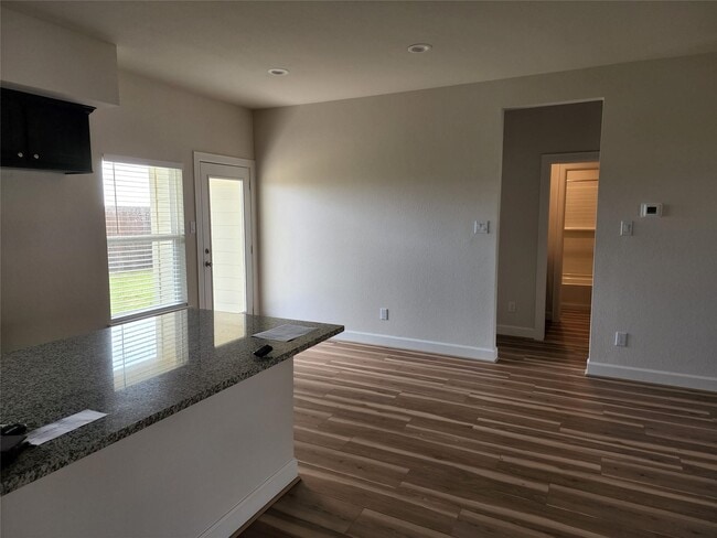 Foto del edificio - 1605 La Delle St