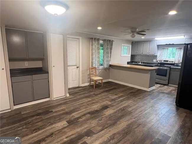 Building Photo - 560 Cleveland Byp