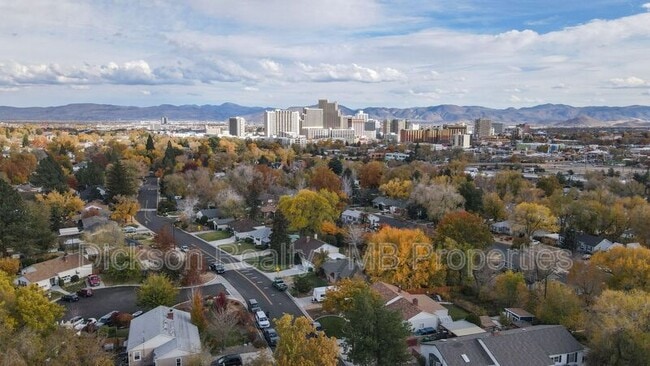 Foto del edificio - 1060 Whitaker Dr