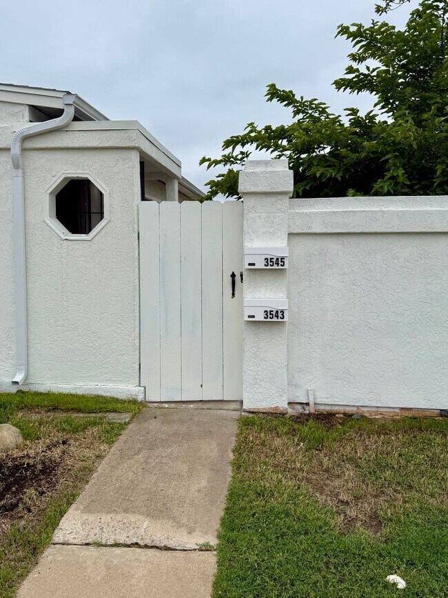 Foto del edificio - 3543-3545 Clairemont Mesa Blvd