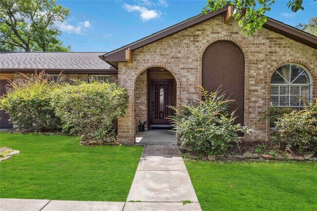 Building Photo - 3611 Drawbridge Dr