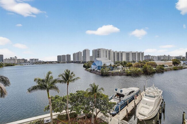 Foto del edificio - 3370 Hidden Bay Dr