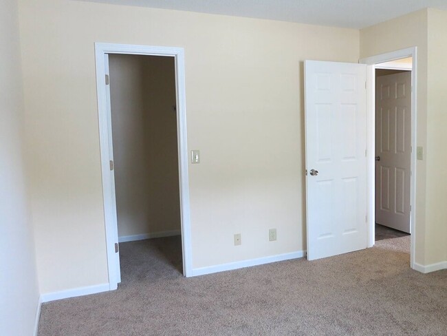 Large Closets - The Village Quarter