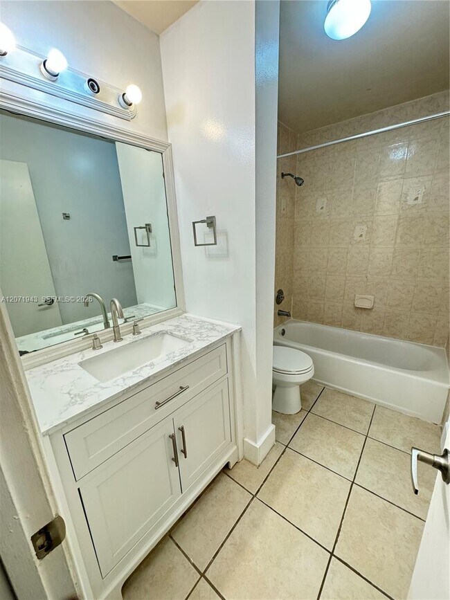 Foto del edificio - 2528 NW 99th Ave