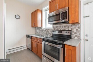 Building Photo - 1613 W Diamond St