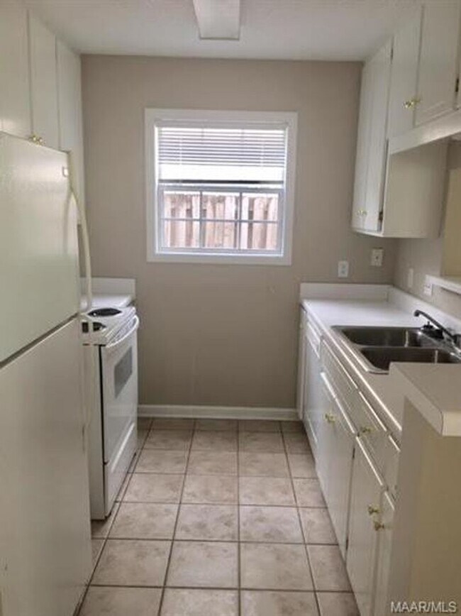 Foto del edificio - 218 Foxchase Ln