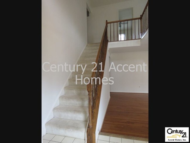 Building Photo - 6570 Rockland Dr