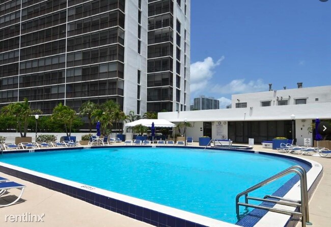 Building Photo - 2 br, 2 bath Apartment - Flamenco Towers