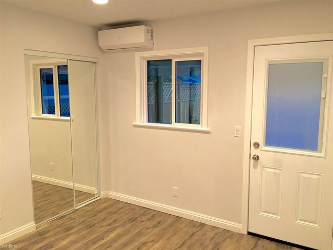Building Photo - 1415 Encino Ave