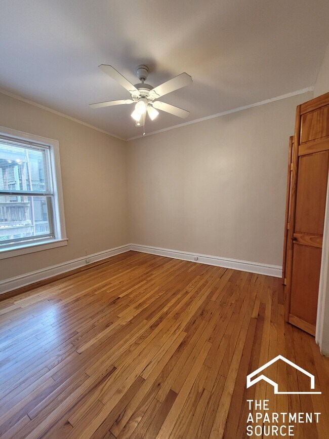 Building Photo - 910 Reba Pl