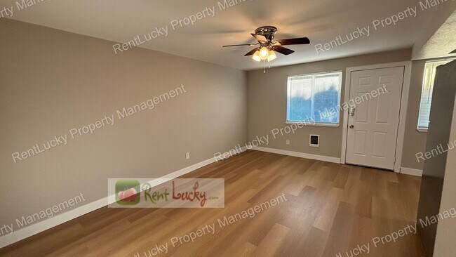 Foto del edificio - 218 3rd Ave SW