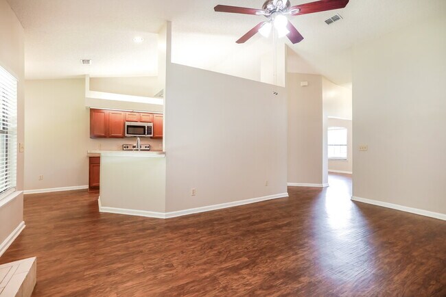 Building Photo - 3413 Deerfield Pointe Dr