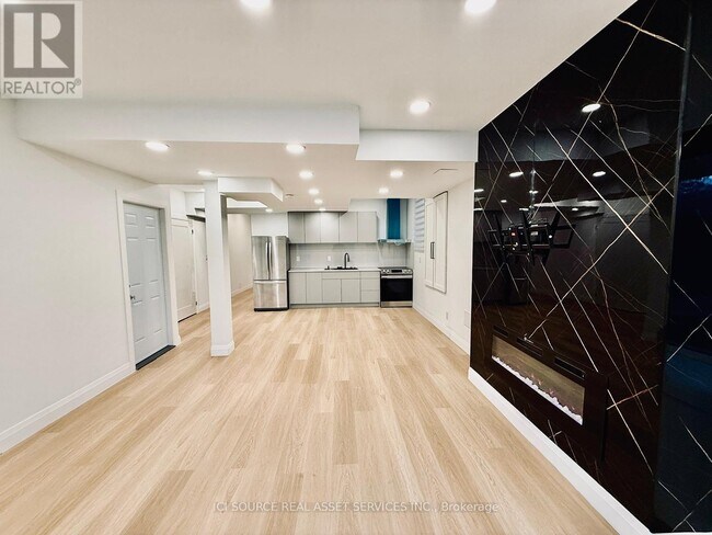 Building Photo - 3186 Hines Dr