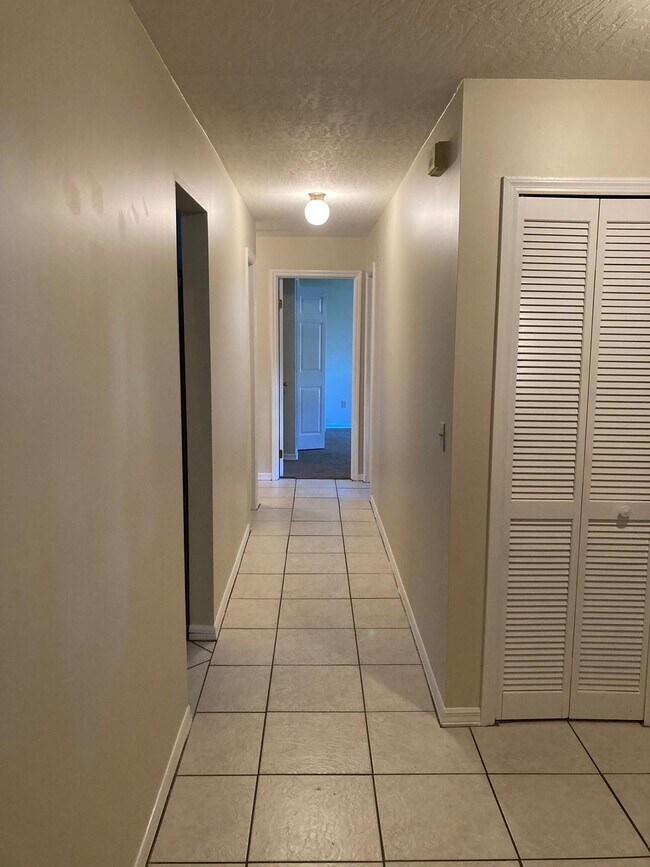 Building Photo - Charming 3 bedroom, 2 bathroom house with ...