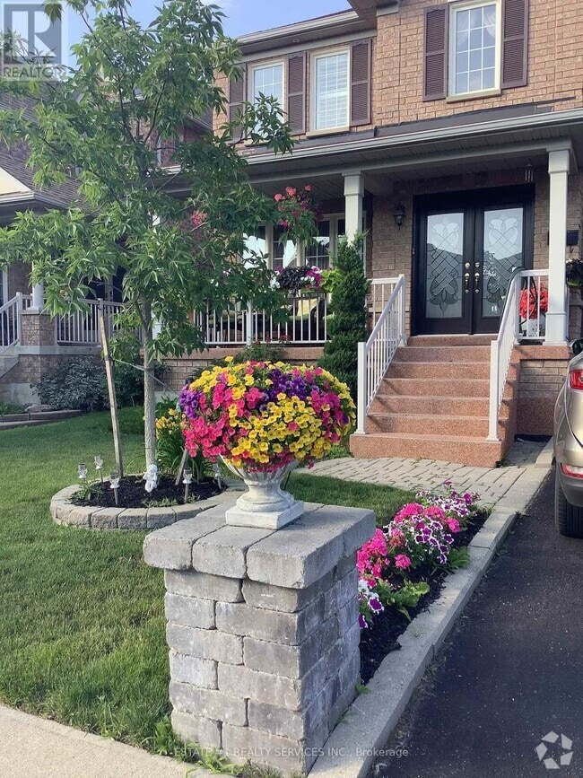 Building Photo - 10 Ferncroft Pl