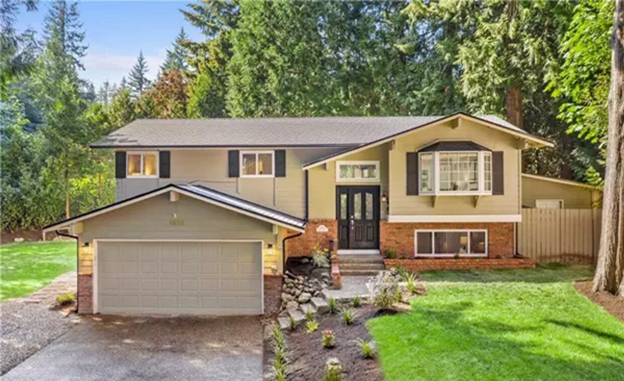 Primary Photo - Beautifully refreshed gem with 4 beds and ...
