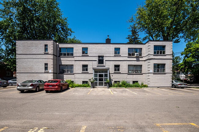Building Photo - 8 Oakwood Avenue North