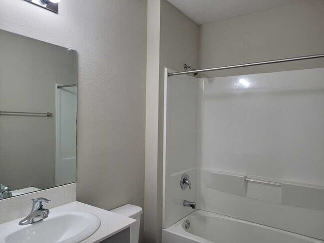 Foto del edificio - 1315 Axel Cir