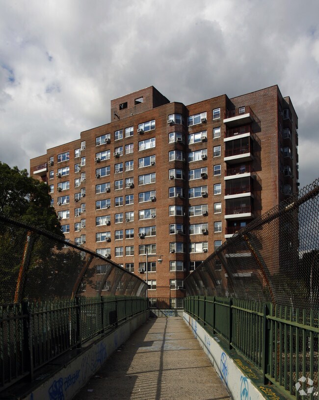 Foto del edificio - The Briar Cliff Apartments