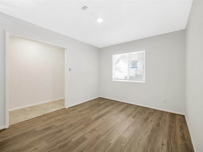 Foto del edificio - 5830 Ettrick Dr