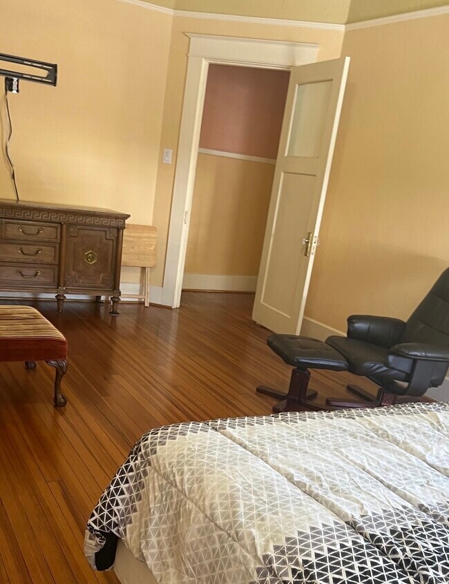 133 Hopkins Blvd Unit A, Biloxi, MS 39530 Room for Rent in Biloxi, MS