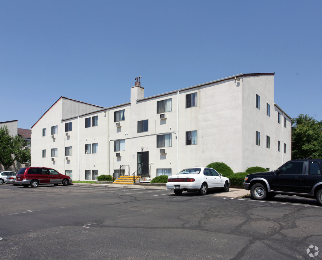 Primary Photo - Windsor Court Apartments