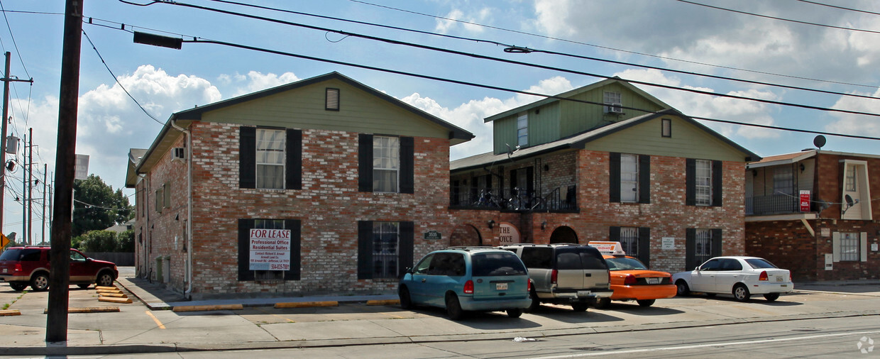 Building Photo - 3535 Ridgelake Dr