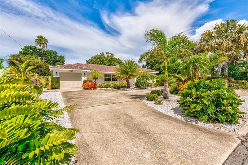 Primary Photo - 2920 E Vina Del Mar Blvd