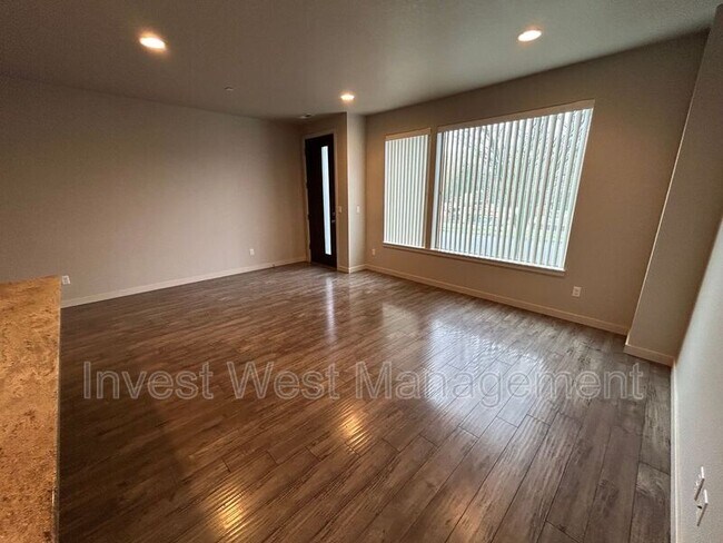 Building Photo - 166 N 43rd Pl