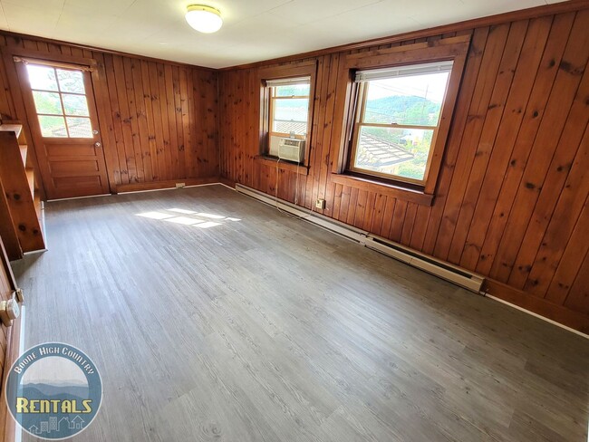 Foto del edificio - 915 Blowing Rock Rd