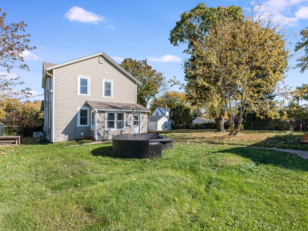 675 Oak St, Woodstock, IL 60098 House Rental in Woodstock, IL