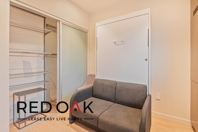 Foto del edificio - 11649 Mayfield Ave