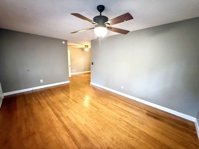 Building Photo - 5830 Walnut Grove Rd