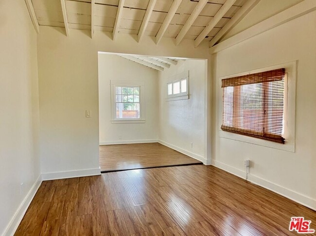 Foto del edificio - 3708 S St Andrews Pl