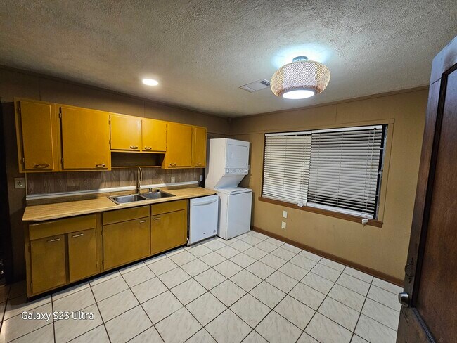 Foto del edificio - 4910 Airport Blvd