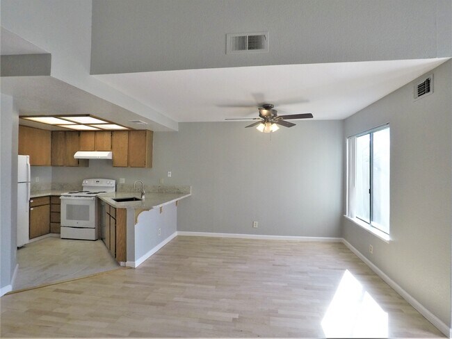 Foto del edificio - 5226 Hemlock St