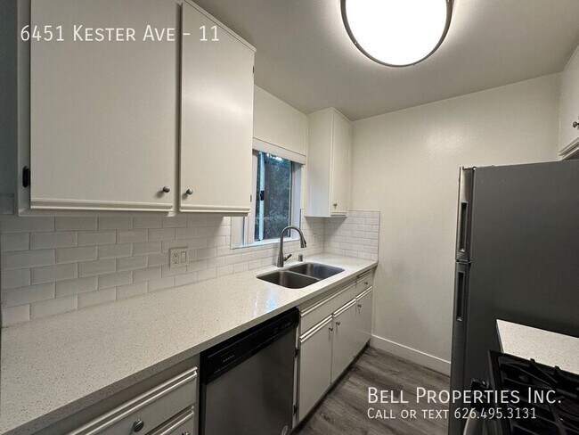 Foto del edificio - 6451 Kester Ave