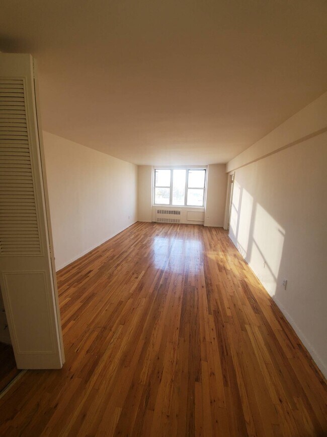 Foto del edificio - 94-23 60th Ave