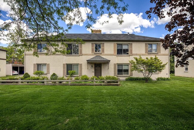 Front View - 2052 Ridgeview Rd