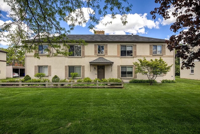 Front View - 2052 Ridgeview Rd