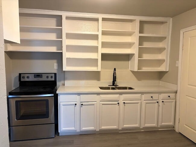 Building Photo - 5322 Pershing St