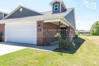 Building Photo - 235 W Marietta Way