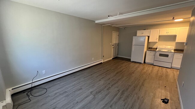 Building Photo - Great location in Downtown Newmarket! Incl...