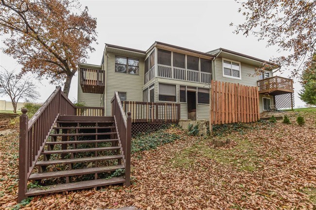 Building Photo - 326 Villa Dr