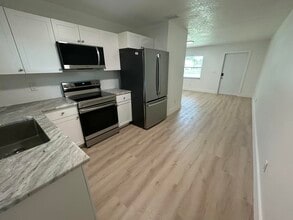 Building Photo - 2135 Sibley Ave