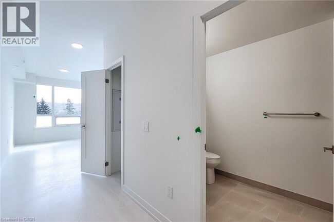 Building Photo - 415 Main St W