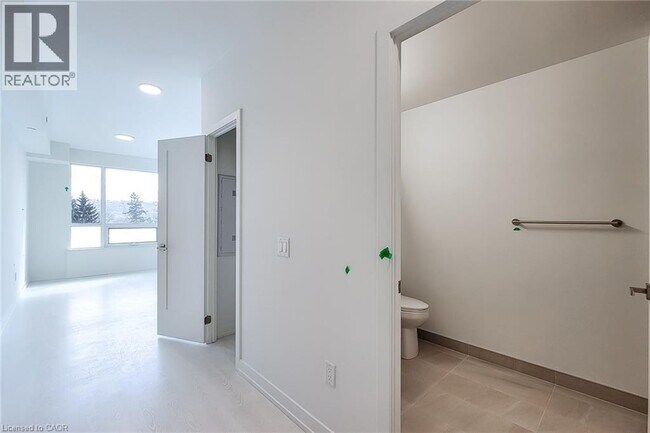 Photo du bâtiment - 415 Main St W