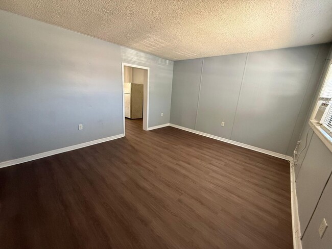 Building Photo - 1405 Lotela Ave