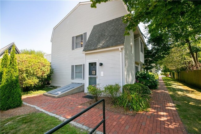 Building Photo - 364 Bellevue Ave